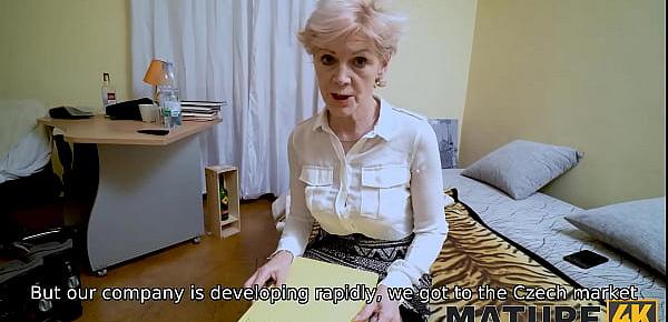 MATURE4K. Sweet mature woman with dyed hair has nothing against quick sex
